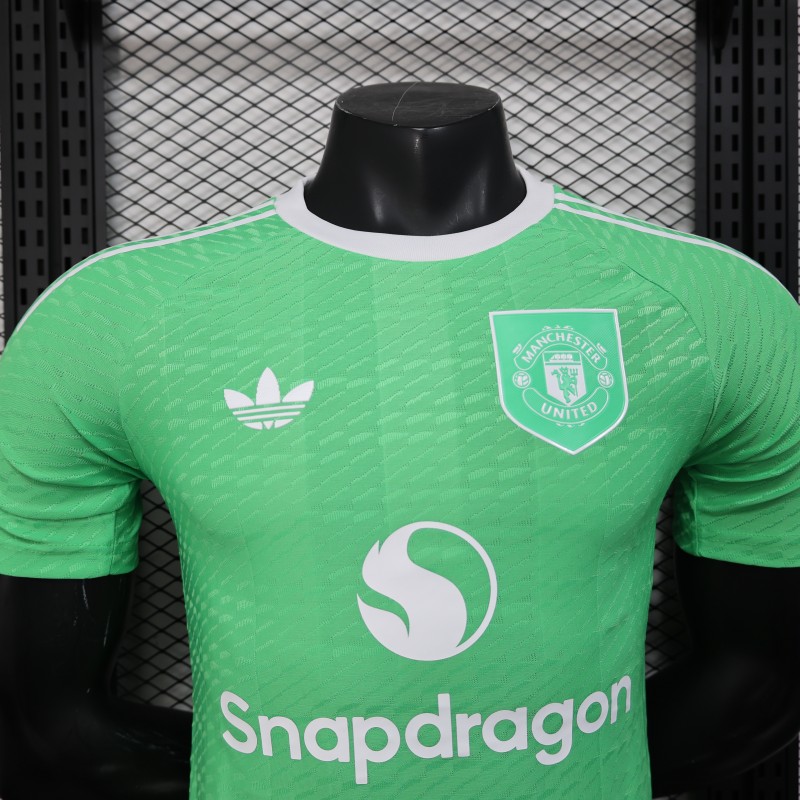 Player Version 25/26 Manchester United Green Goalkeeper Jersey