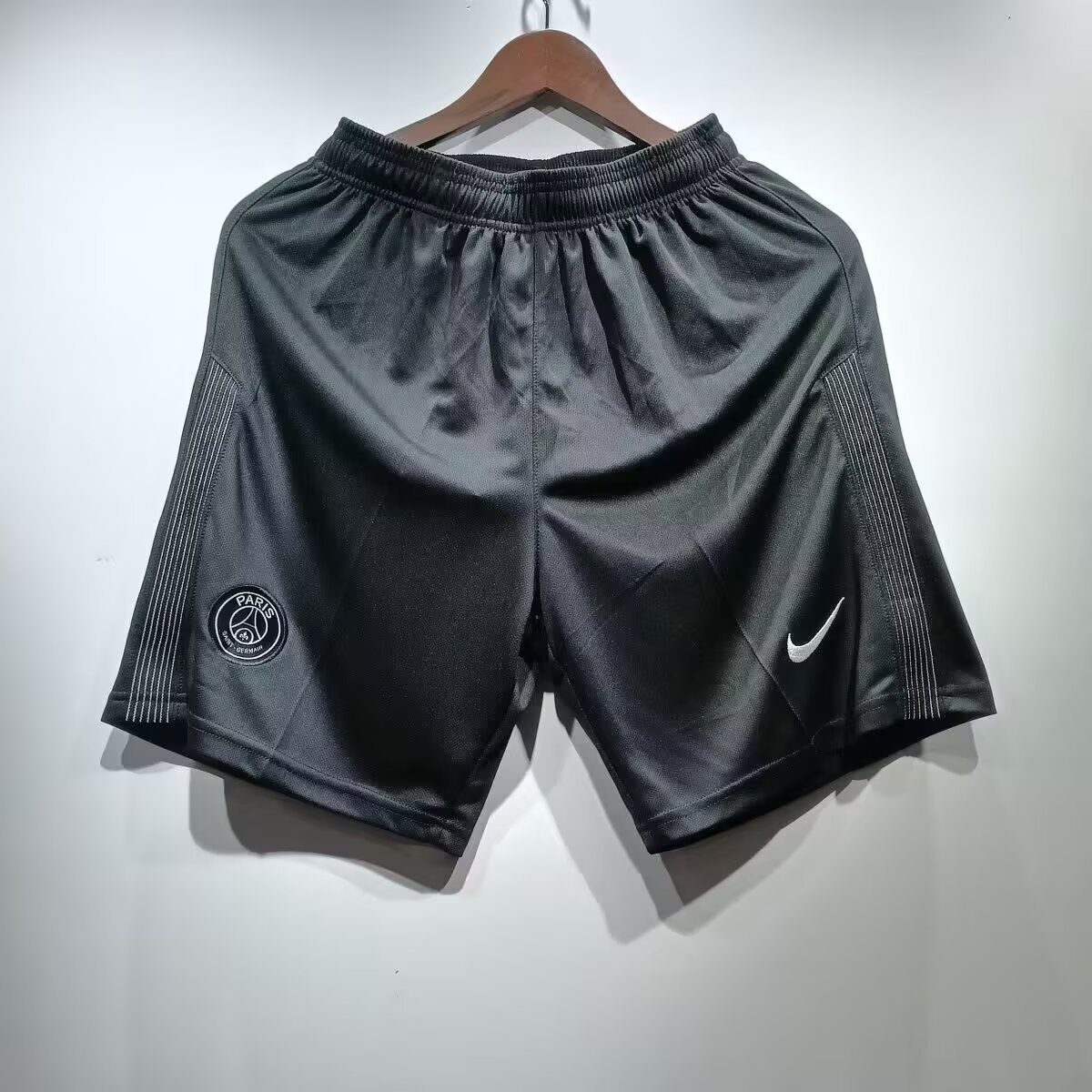 Retro 17/18 PSG Third Shorts