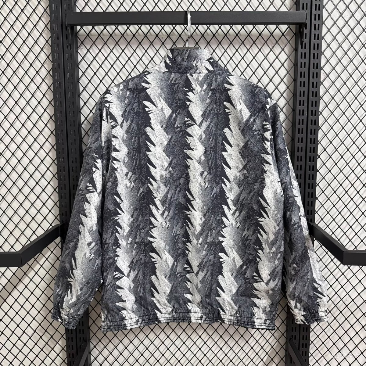 25/26 Juventus Grey with White Zigzag Pattern Full Zipper Windbreaker